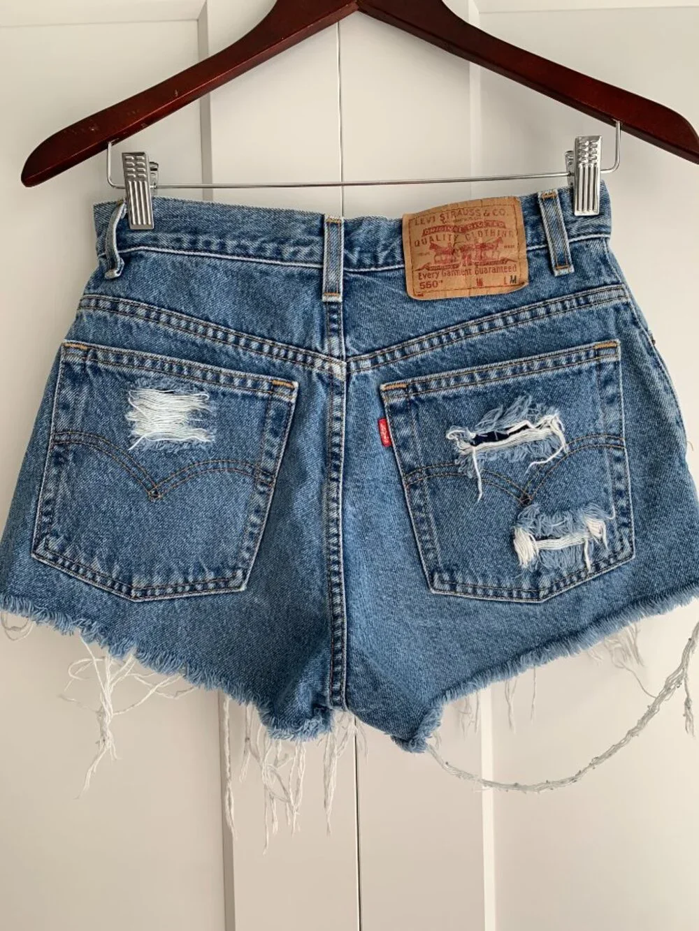Levi's 550 Denim Short women’s Size 8 Midium rise - Picture 2 of 6